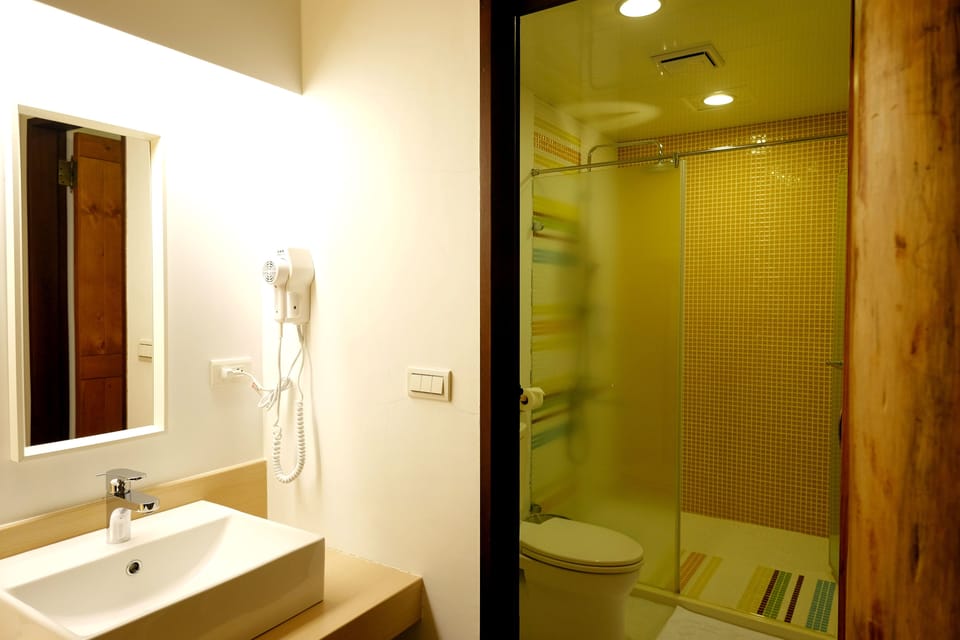 Deluxe Double Room, 2 Bedrooms | Bathroom | Shower, free toiletries, hair dryer, slippers