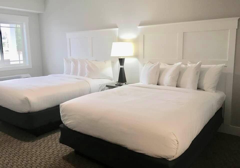 Deluxe, 2 Queen Beds | Premium bedding, desk, free WiFi, bed sheets