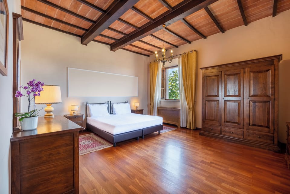 Suite Vista Giardino | Premium bedding, desk, blackout drapes, iron/ironing board