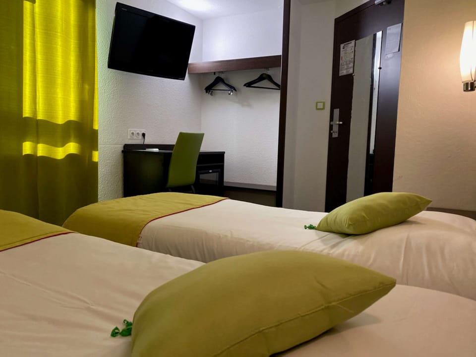 Standard Room, 2 Twin Beds | Memory foam beds, in-room safe, individually furnished, desk