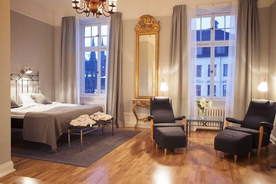 Deluxe Double Room | Desk, free WiFi, bed sheets