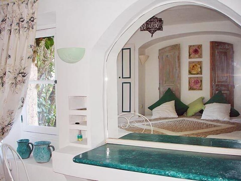 Classic Room, 1 Bedroom (OLIVE) | 1 bedroom, premium bedding, in-room safe, individually furnished