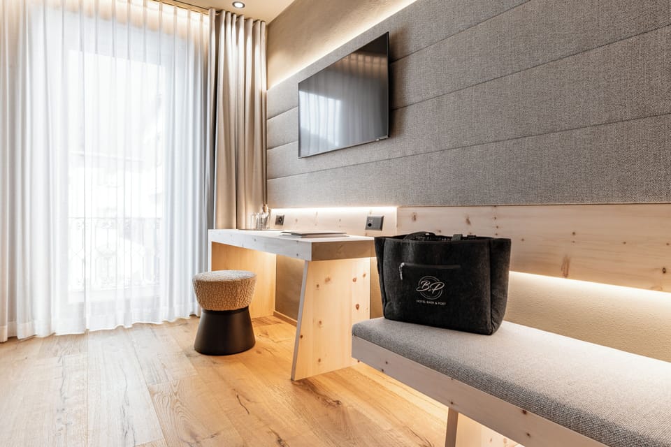 Economy Double Room | Hypo-allergenic bedding, in-room safe, desk, soundproofing