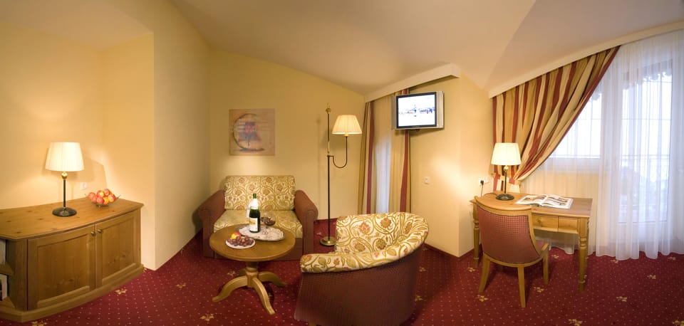 Deluxe Double Room | Living area | Flat-screen TV