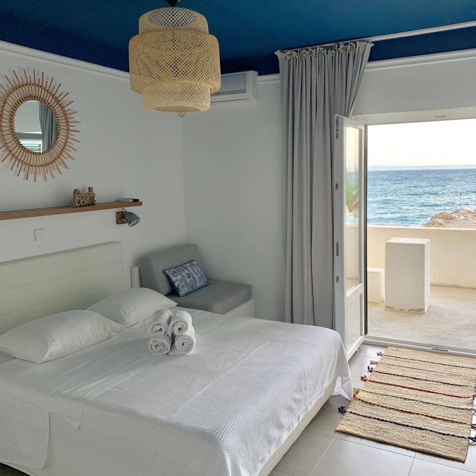 Romantic Suite, Terrace, Sea View | Desk, rollaway beds, free WiFi