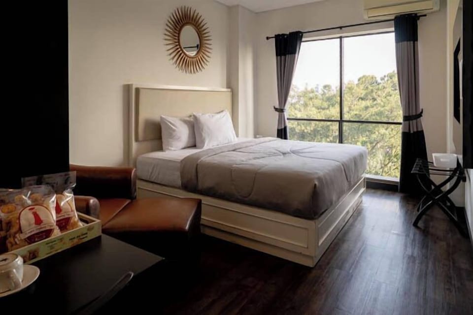 Deluxe Double Room | In-room safe, desk, laptop workspace, free WiFi