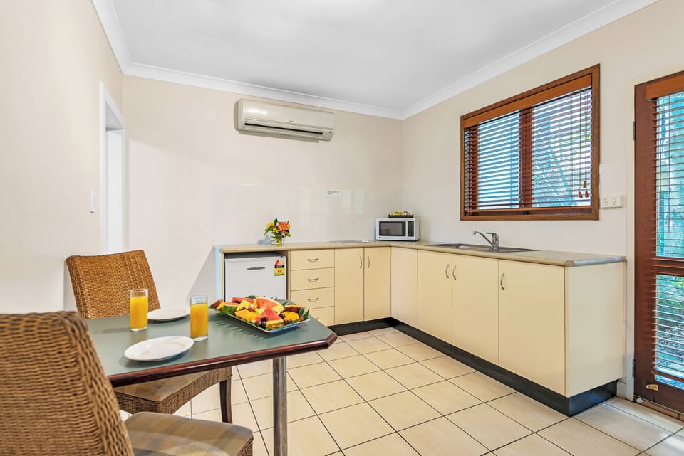 Studio | Private kitchenette | Fridge, coffee/tea maker