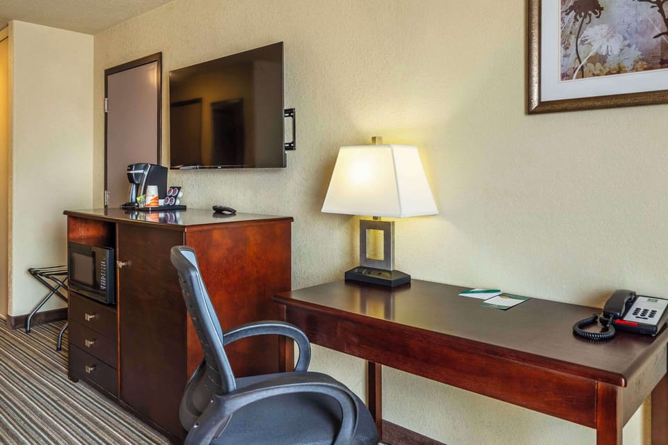 Room, 1 Queen Bed with Sofa bed, Accessible, Non Smoking | Pillowtop beds, in-room safe, desk, laptop workspace
