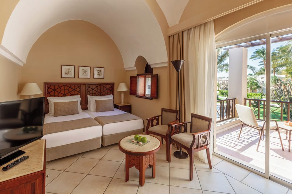Superior Double Room, Garden View (Queen or Twin Bed) | Pillowtop beds, minibar, in-room safe, desk