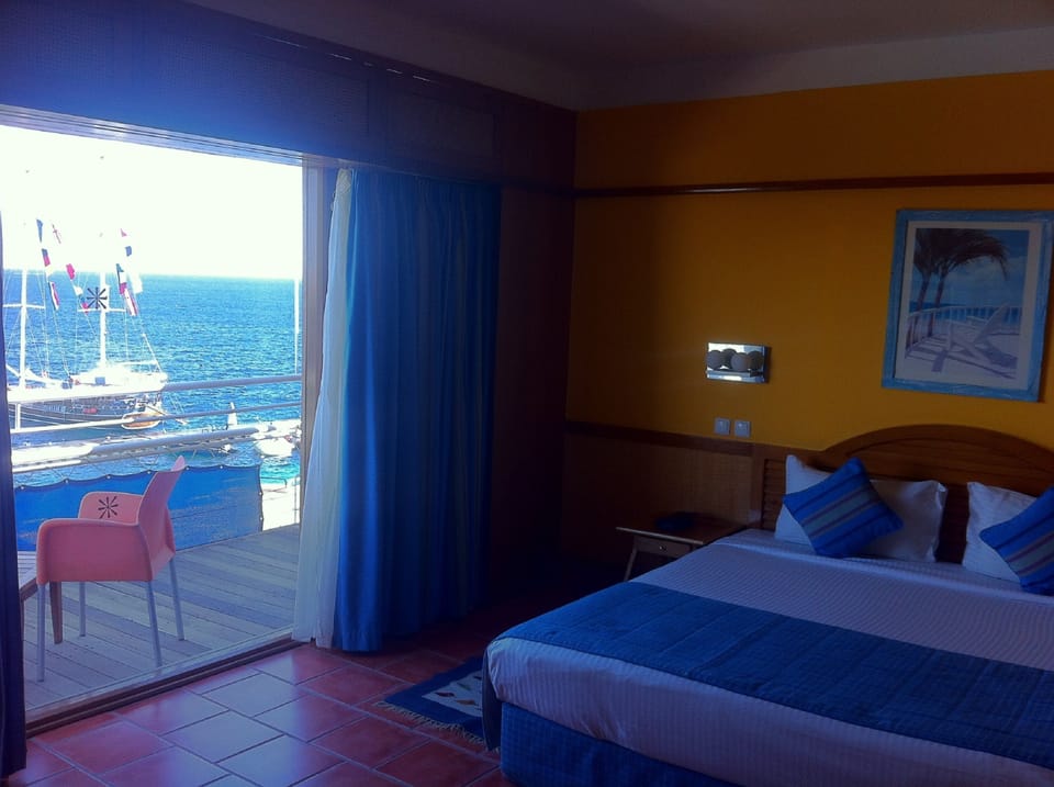 Standard Double or Twin Room, 2 Twin Beds, Garden View | In-room safe, desk, blackout drapes, iron/ironing board