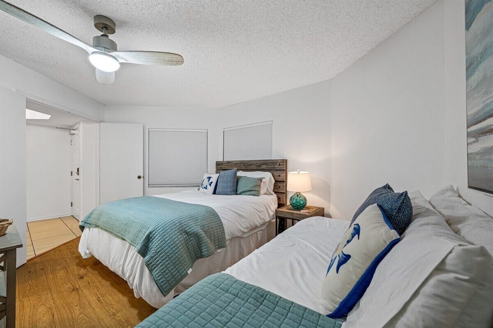 Second bedroom with Queen and Twin bed