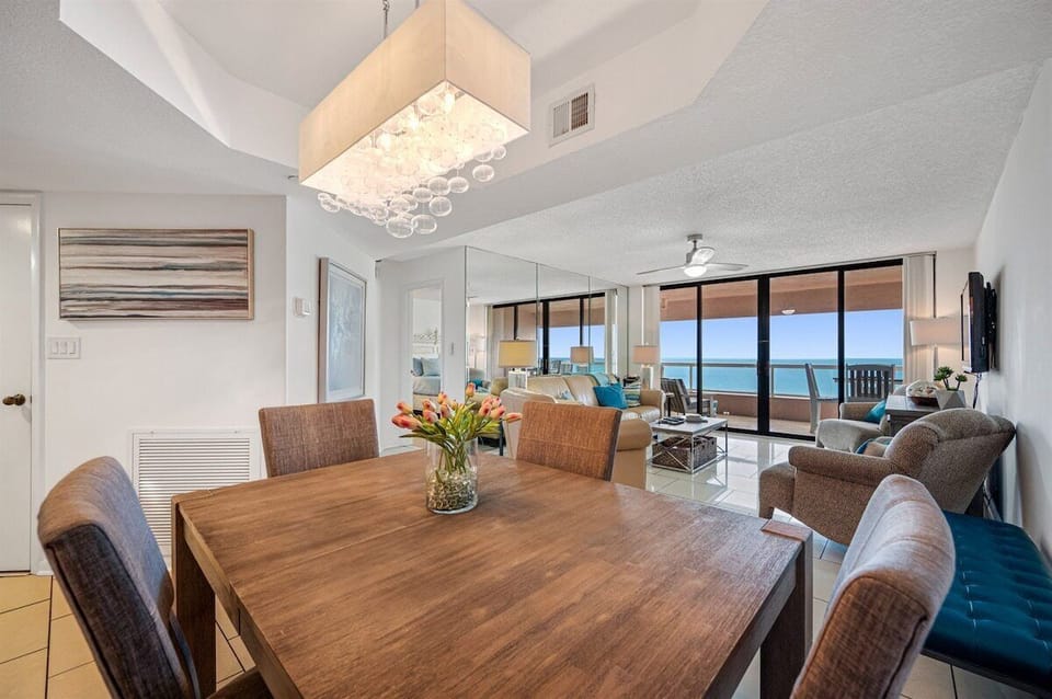 Dining area for 6 with Gulf-view