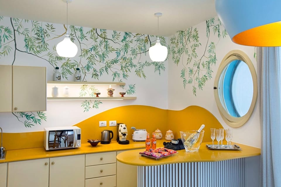 Microwave, oven, dishwasher, coffee/tea maker