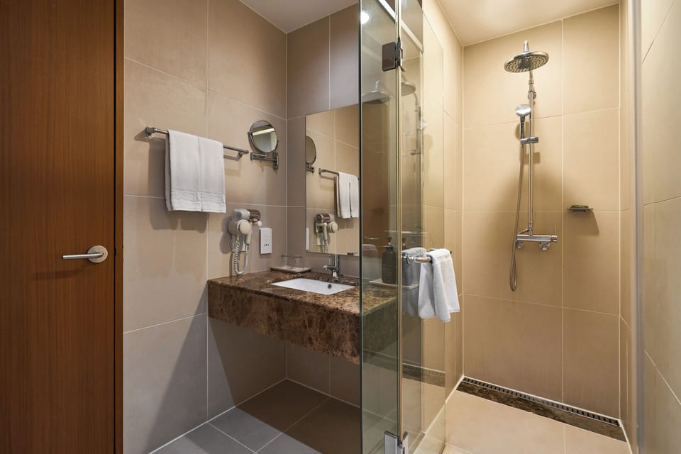 Shower, hair dryer, slippers, bidet