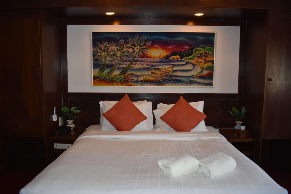 Premium bedding, in-room safe, desk, soundproofing