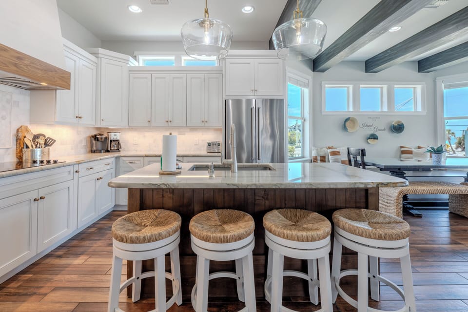 Additional Dining at the Kitchen Island