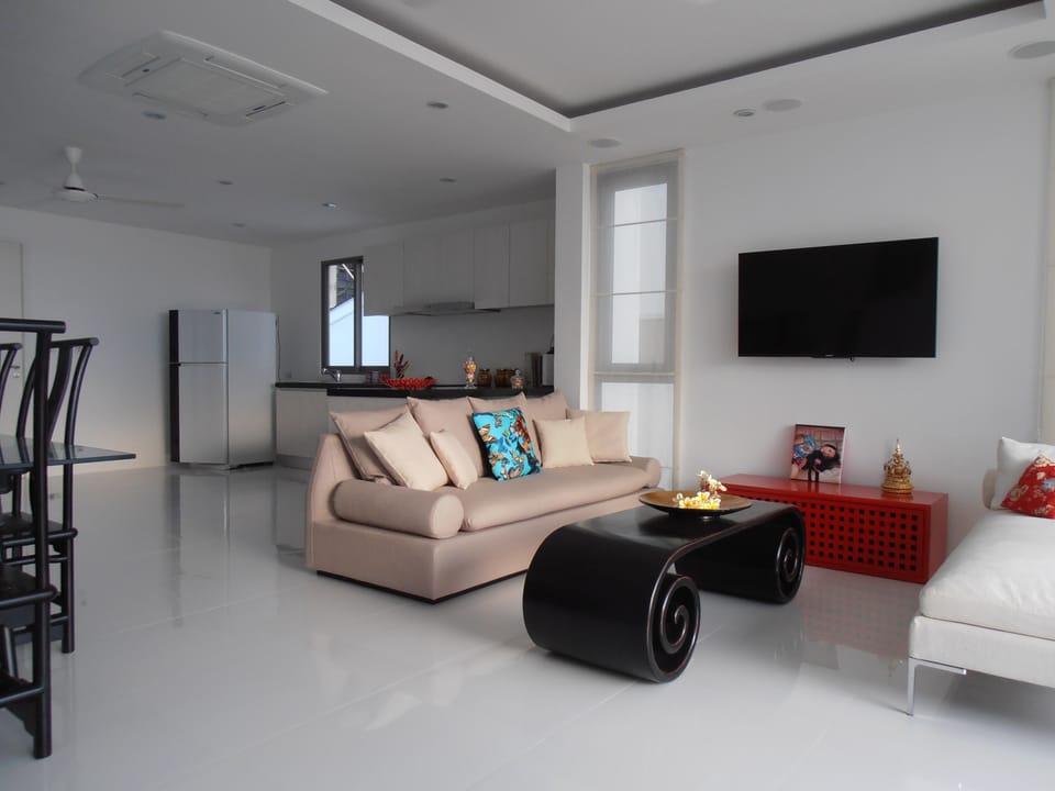 Room, 3 Bedrooms | Living area | Flat-screen TV, DVD player