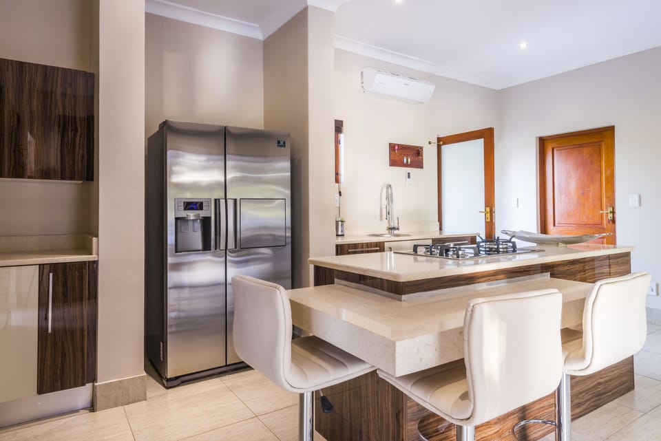 Family Villa | Private kitchen | Full-size fridge, microwave, oven, stovetop