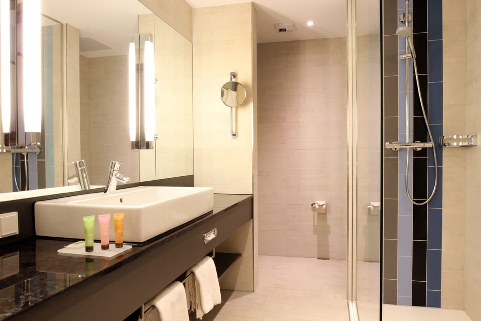 Superior Double Room | Bathroom | Shower, eco-friendly toiletries, hair dryer, slippers