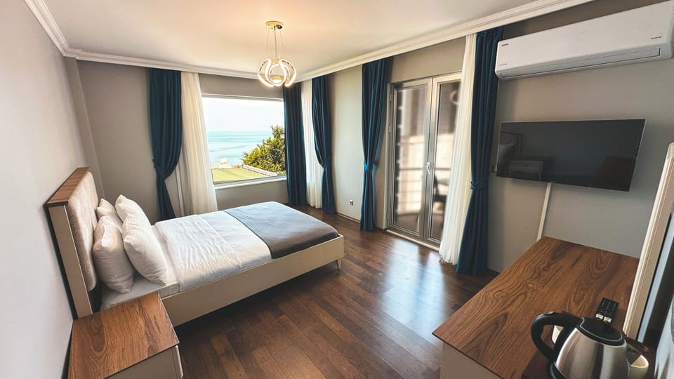 Luxury Triple Room | Egyptian cotton sheets, premium bedding, down comforters