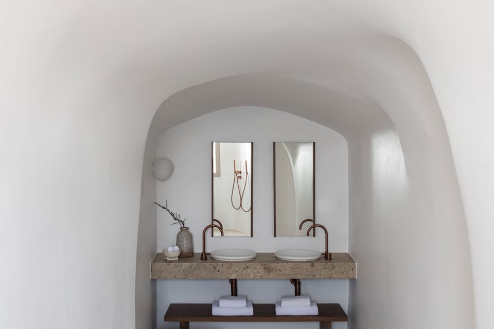 Grand Two Bedroom Suite | Bathroom | Shower, free toiletries, hair dryer, bathrobes