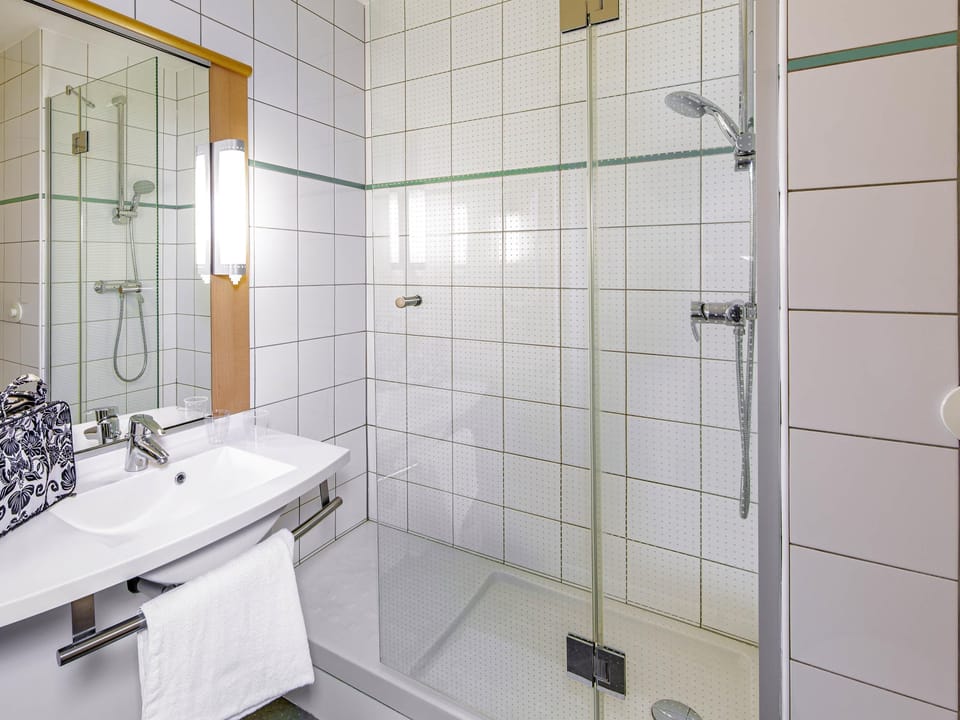 Standard Room, Multiple Beds | Premium bedding, in-room safe, desk, blackout drapes