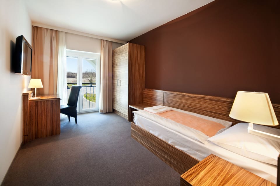 In-room safe, desk, soundproofing, free WiFi