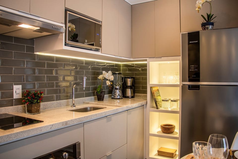 Basic Apartment | Private kitchen | Fridge, microwave, stovetop, cookware/dishes/utensils