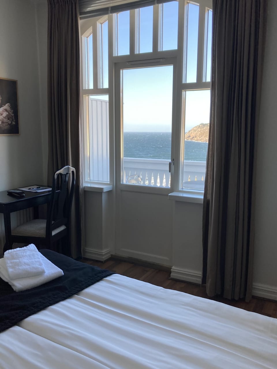 Double Room (Small, 140 cm bed) | Individually decorated, iron/ironing board, free WiFi, bed sheets
