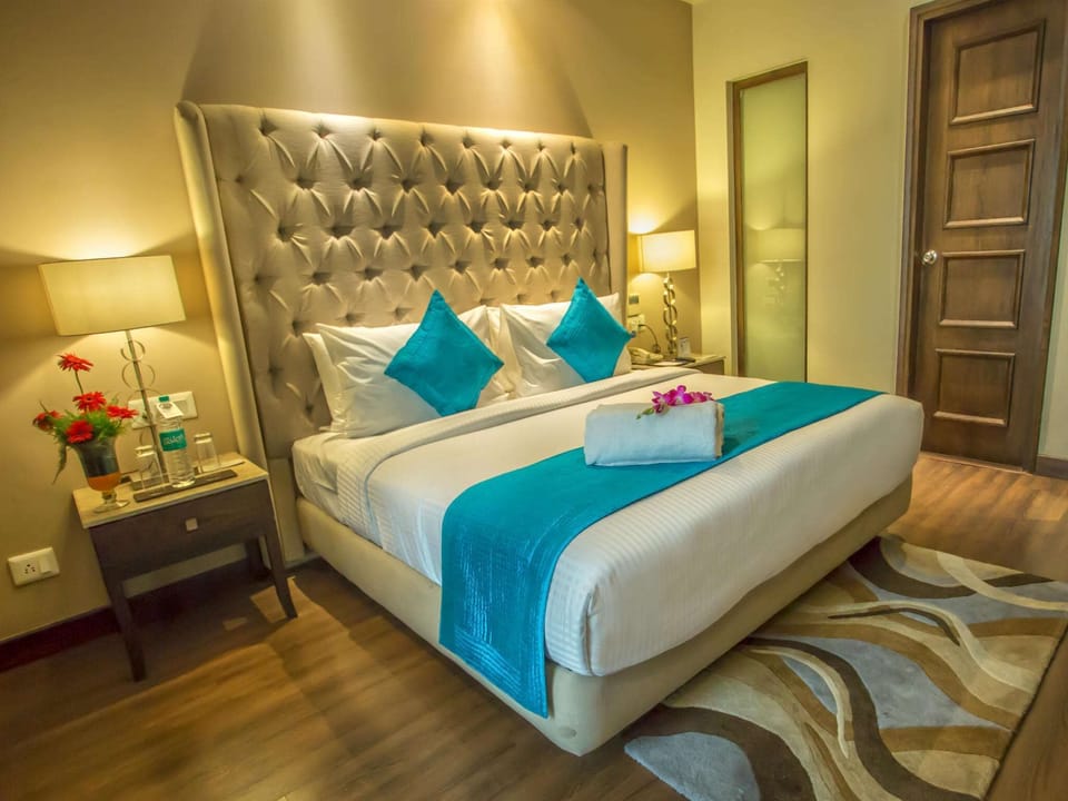 Premium bedding, minibar, in-room safe, desk