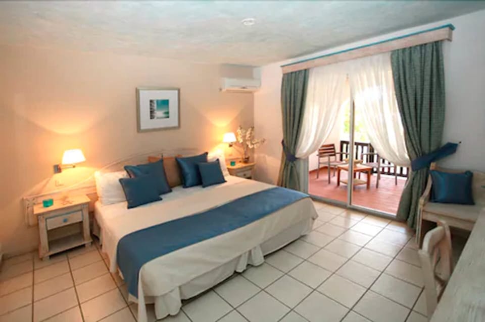 Panoramic Apartment, 1 Bedroom, Beachfront | 1 bedroom, iron/ironing board, WiFi (free), bed sheets