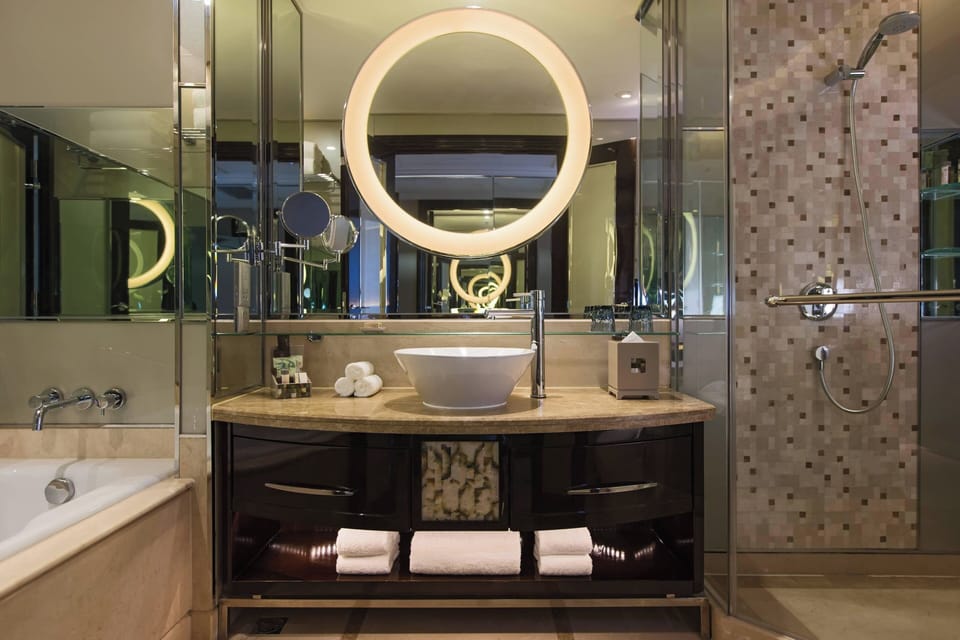 Separate tub and shower, deep soaking tub, free toiletries, hair dryer