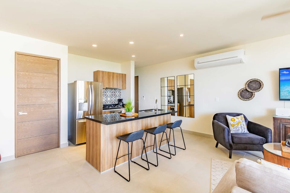 Studio, 1 King Bed with Sofa bed, Balcony | Private kitchen | Full-size fridge, microwave, oven, stovetop
