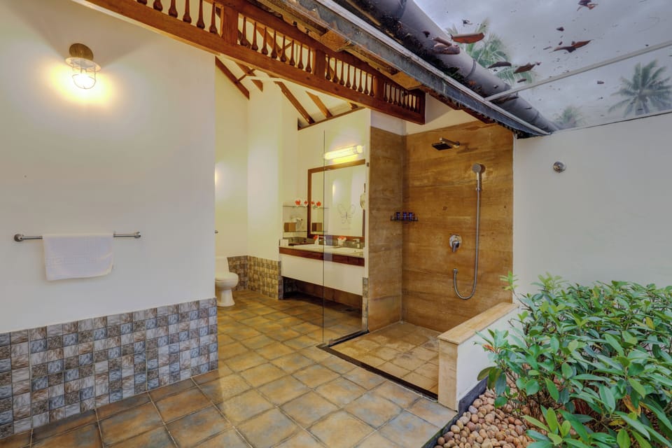Shower, free toiletries, hair dryer, bathrobes