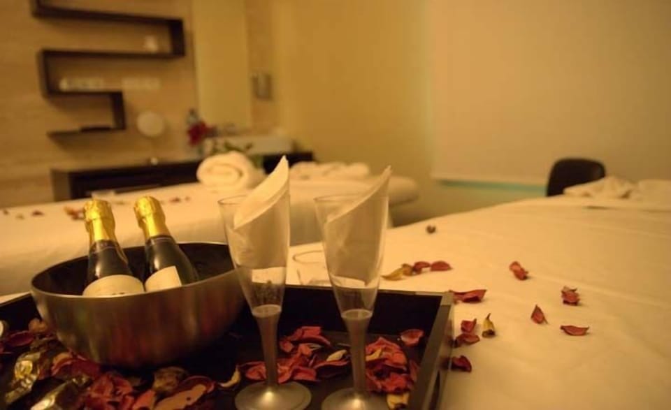 Double Room | Minibar, in-room safe, desk, free cribs/infant beds