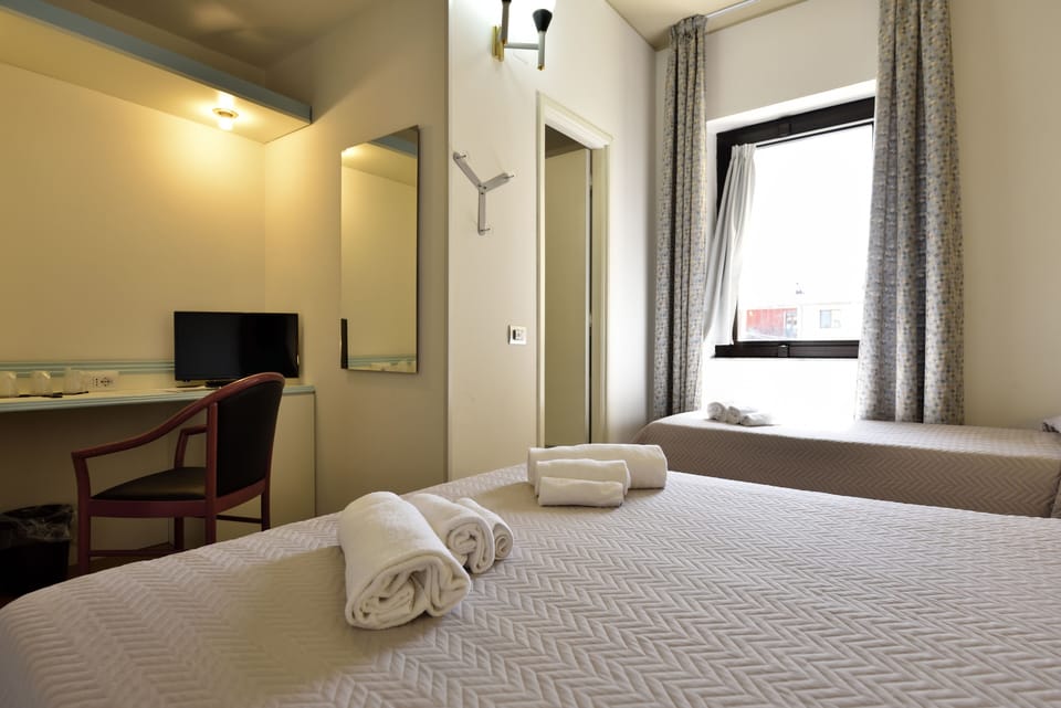 Triple Room | Hypo-allergenic bedding, minibar, in-room safe, desk