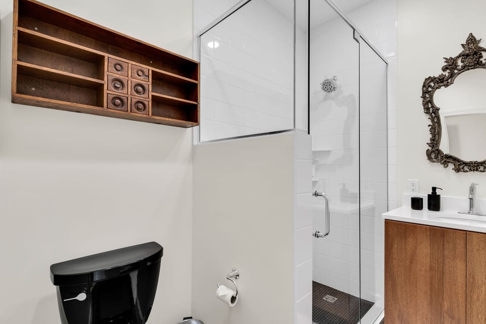 Private bedroom 4 bathroom