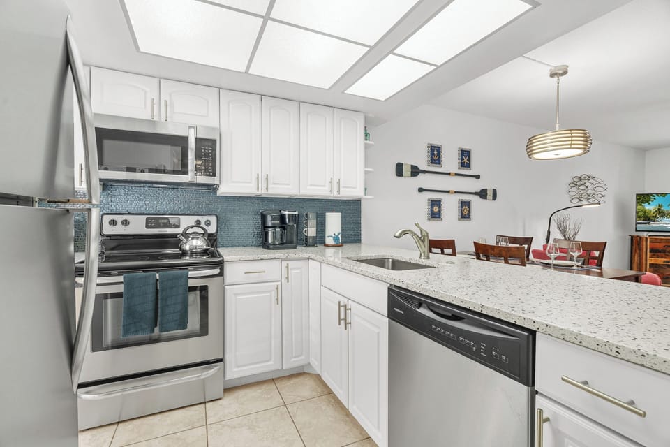 The spacious kitchen opens up to the bright and colorful main living space - perfect for socializing with friends and family.