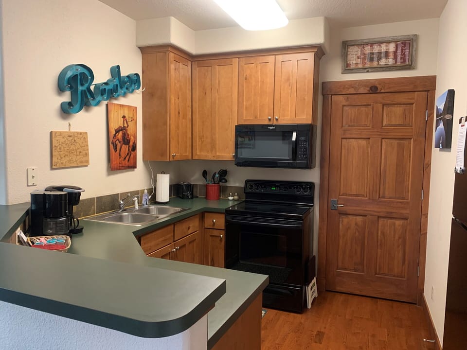 Fully stocked kitchen with electric grill on balcony.