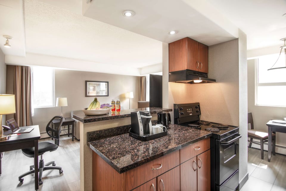 Suite, 1 Queen Bed with Sofa bed | Private kitchenette | Full-size fridge, microwave, oven, stovetop