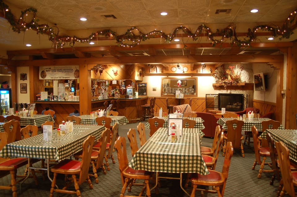 2 restaurants; breakfast, lunch, dinner, and brunch served