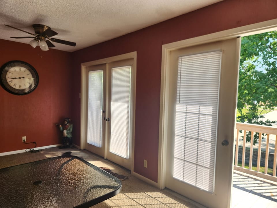 Extra room in queen bedroom

