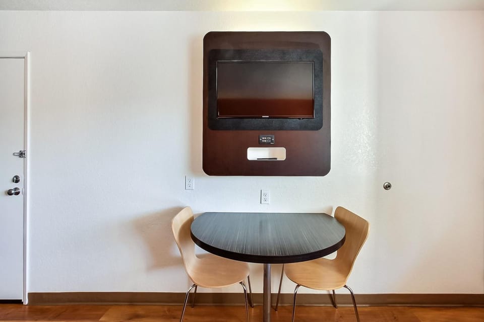 Standard Room, 2 Double Beds, Non Smoking | Free WiFi, bed sheets