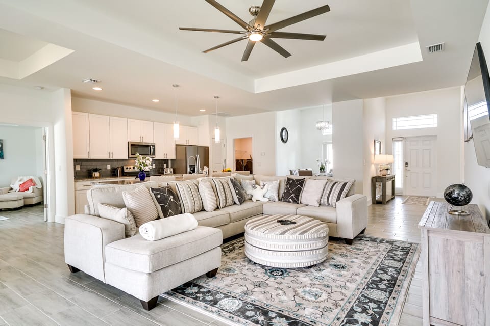 Living Room | Smart TV | Central A/C