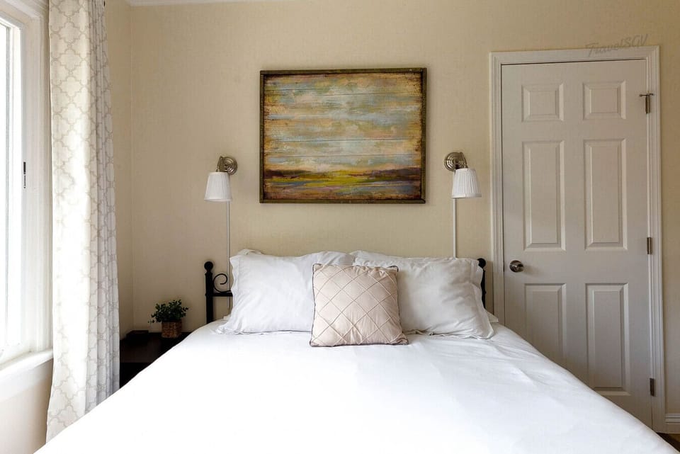 Stretch out, relax, and sink into comfort. This king bed is calling. #travelsgvcertified