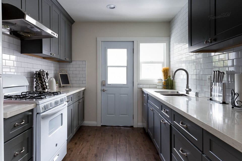 Whether you`re heating leftovers or cooking from scratch, this kitchen is ready for it all #TravelSGVCertified