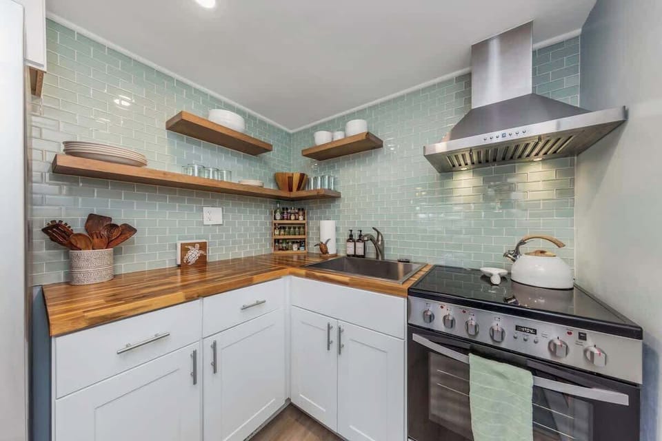 Kitchen with all your kitchen needs and then some!