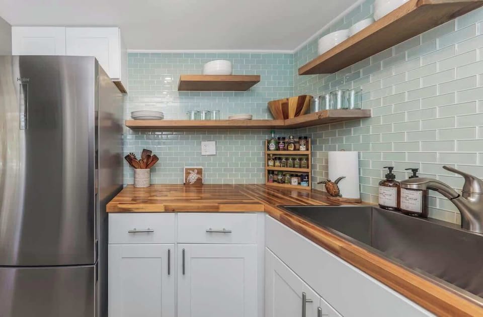 Kitchen with all your kitchen needs and then some!