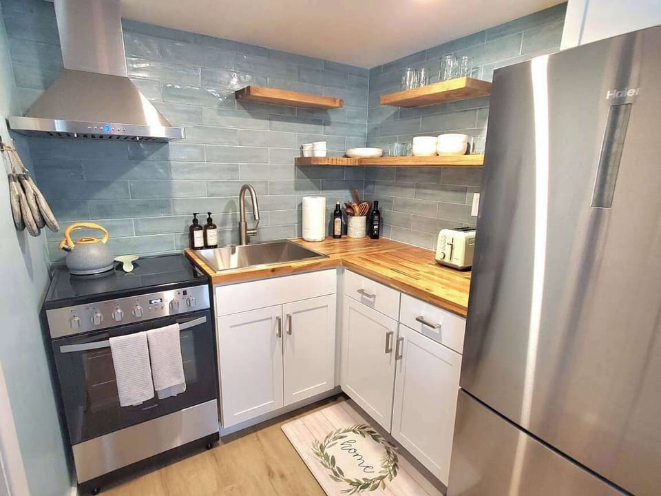 Kitchen with all your kitchen needs and then some!