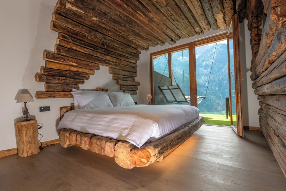 Signature Room | Premium bedding, down comforters, minibar, in-room safe